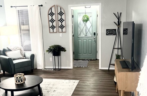 Enid House | NEW 2 Bed, 1.5 Bath Duplex