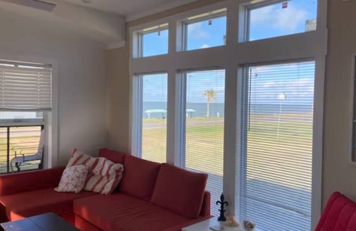 Long Mott House | New 2 Bed/1 Bath Bayfront Home