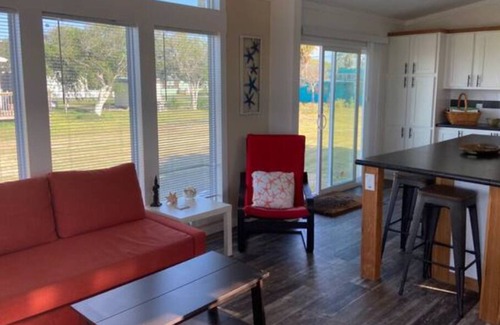 Long Mott House | New 2 Bed/1 Bath Bayfront Home