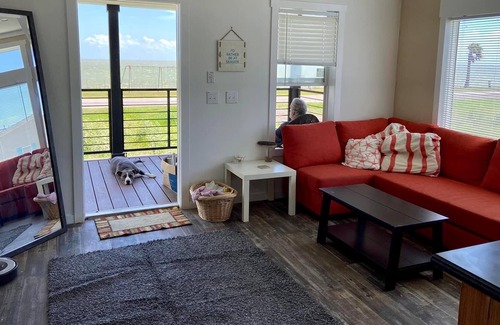 Long Mott House | New 2 Bed/1 Bath Bayfront Home
