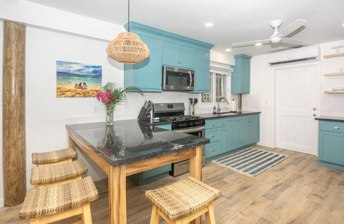 West Bay House | New 2 Bed 2 Bath Beach Suite in West Bay Village Roatan. New Generator