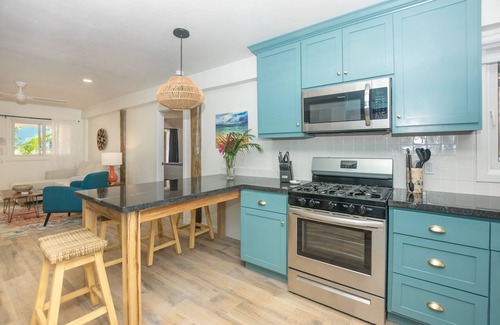 West Bay House | New 2 Bed 2 Bath Beach Suite in West Bay Village Roatan. New Generator