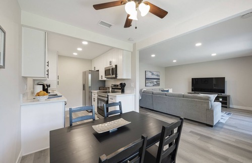 Orange Condo | ★ New 2 bed/2 bath Condo Near Disneyland/Chapman/Beaches