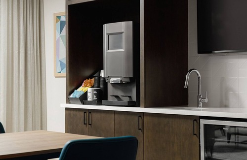 Huntsville Apartment | NEW 2 Bed Luxury Suite Pool Access
