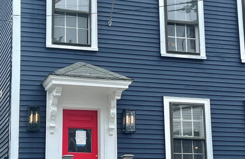 Marblehead Apartment | NEW 2 Bed w AC, Excellent Location Downtown MHD by Harbor, Sleeps 6 parking