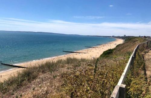 Southbourne Apartment | New 2 bedroom first floor apartment close to beach