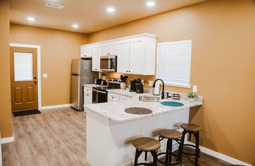Paris House | New 2 BR, 2B, 231 11th. NE unit2