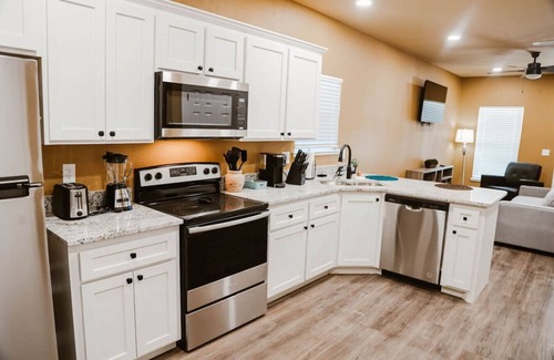 Paris House | New 2 BR, 2B, 231 11th. NE unit2