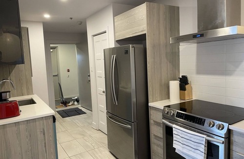Cote-Des-Neiges—Notre-Dame-De-Grace Apartment | New*2 Br*King and Queen* 1gbps Wi-Fi*private patio