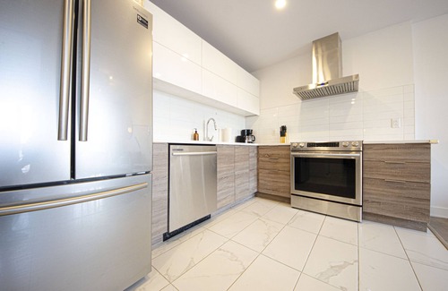 Cote-Des-Neiges—Notre-Dame-De-Grace Apartment | NEW 2 lux bedrooms*Stunning Terrace*Gym*