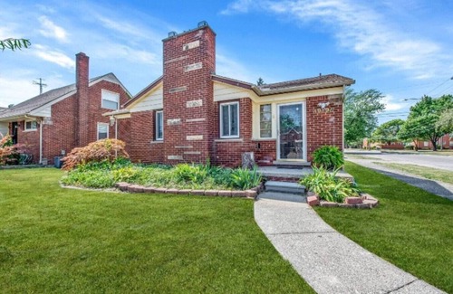Detroit House | NEW 20% OFF - Grosse Pointe/Detroit Relaxing Home