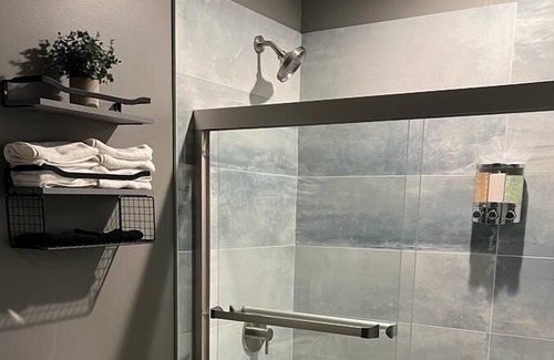 Bensenville Apartment | New 2022 Built 2Bed 2Bath Apt Close to O'Hare, Rivers Casino, Donald Stephen ctr