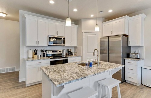 Lehi House | New 2023! Pets Welcome! Garage! 30+ Day Specials!