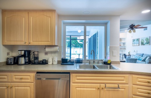 Gulf Gate Estates House | New 2b/2b home w/a heated pool & hot tub near Siesta