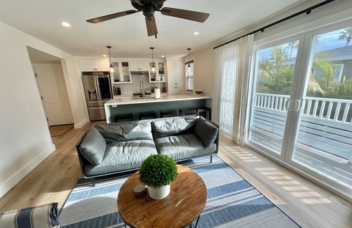 Balboa Peninsula House | NEW 2Bath 216B Upper Light Filled Casita w/AC