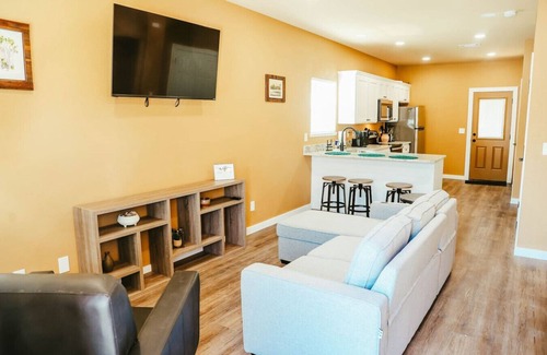 Paris House | New 2BR, 2B, 251 11th NE, unit1