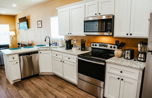 Paris House | New 2BR, 2B, 251 11th NE, unit1