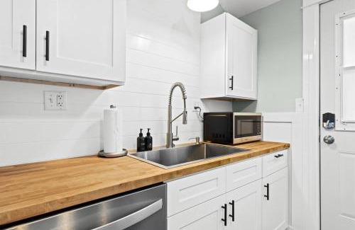 New Baltimore Apartment | New! 2BR near Lake at Anchor Bay
