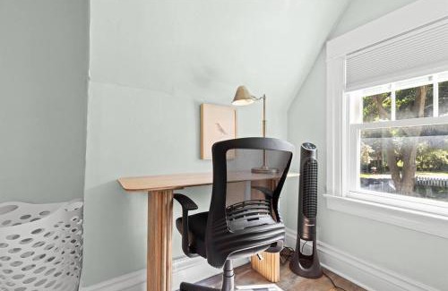 New Baltimore Apartment | New! 2BR near Lake at Anchor Bay