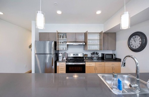 North Beacon Hill Apartment | NEW 2mi→Downtown, Balcony + Rooftop Views, Fast Wi-Fi, W/D included.