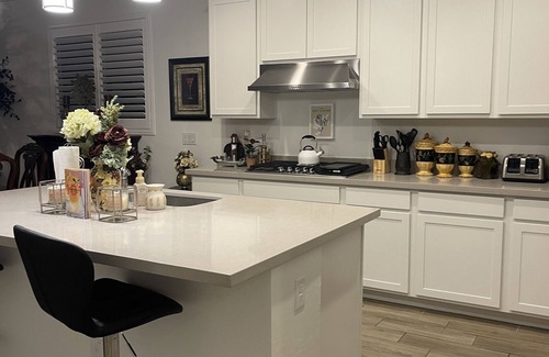 Peoria House | New 3-bdr, 3 bath home near Lake Pleasant and new Taiwan Semiconductor Company.