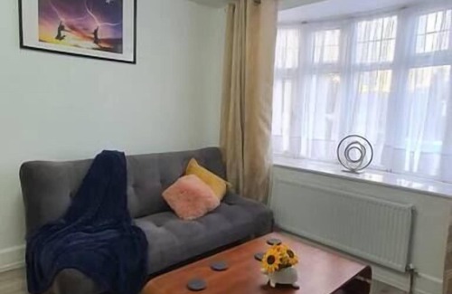 Wyken Apartment | *New 3 bed in Coventry- DISCOUNT FOR LONG TERM*