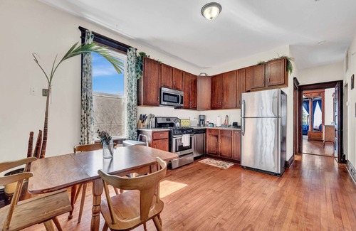 Berwyn Condo | NEW! 3 Bed Vintage Condo in Chicagolands Trendy Berwyn by AllSet Turnover