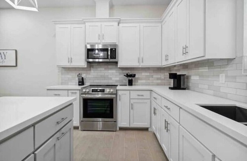 Harlingen House | New 3 bedroom, 2 bath, 4 Beds, 2 car garage with all new furnishings!