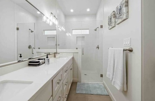 Harlingen House | New 3 bedroom, 2 bath, 4 Beds, 2 car garage with all new furnishings!