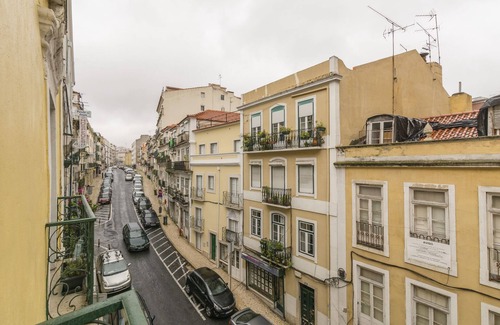 Lisbon Old Town Apartment | New 3 bedroom apartment with elevator center Lisbon