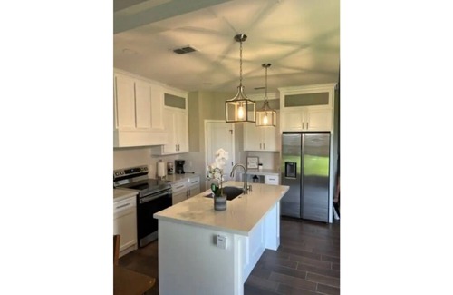 McAllen House | New 3-bedroom home in convenient location.