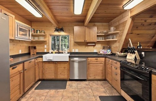 Cle Elum House | NEW "3 Peaks" Triple A Frame, Game room, Hot tub