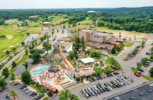 Wisconsin Dells Condo | NEW 3BD/3BA Waterparks, Golf, Spa, Arcade, Dining!