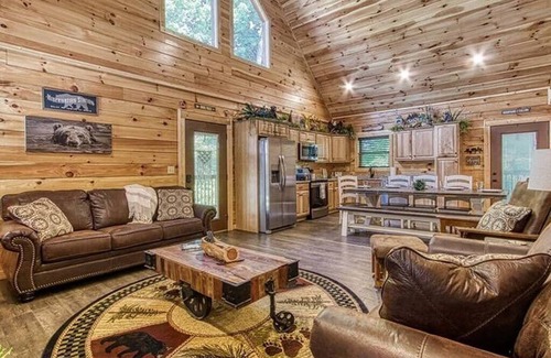 Sevierville Cabin | NEW 3BD Log Cabin with HOT TUB! Pool Table +WiFi
