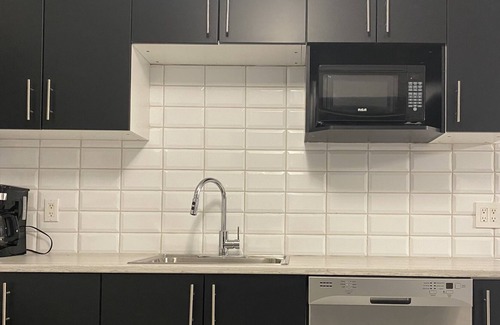 Laval Apartment | New 3beds/1bath 2 mins from Montreal - in the heart of Laval