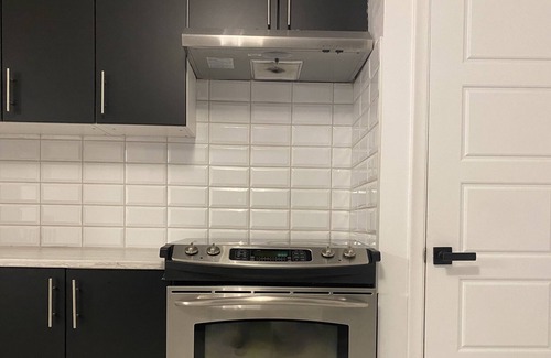 Laval Apartment | New 3beds/1bath 2 mins from Montreal - in the heart of Laval