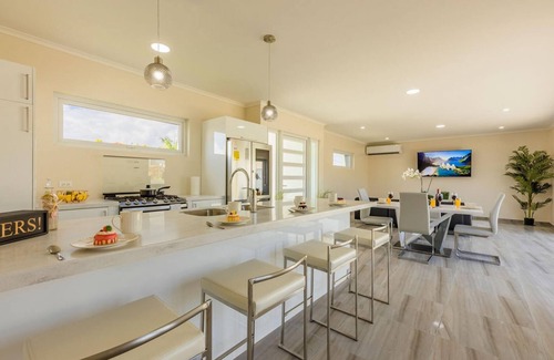 Esmeralda Villa | NEW 3BR 3BA Villa w Modern Decor and Private Pool