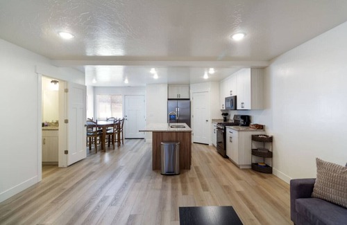 Cedar City Condo | New 3BR Home|Trails Nearby|Pet Friendly|BBQ Grill