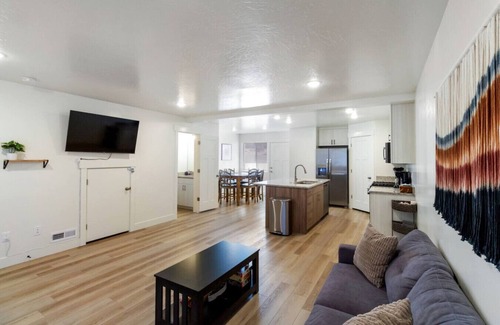 Cedar City Condo | New 3BR Home|Trails Nearby|Pet Friendly|BBQ Grill