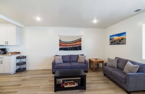 Cedar City Condo | New 3BR Home|Trails Nearby|Pet Friendly|BBQ Grill