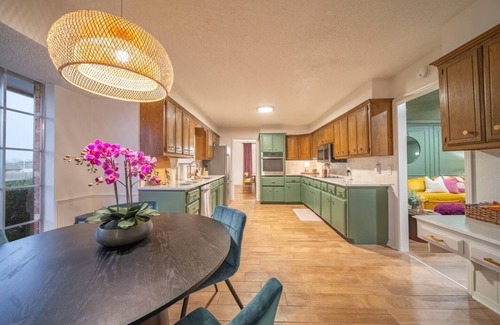 Oklahoma City House | NEW 4 BDR OKC Hot Tub/Pool Table 12 Point Getaway