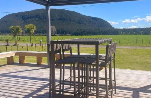 Atiamuri House | New 4 bedroom house to yourself, sleep 12, WiFi, full Air Conditioning