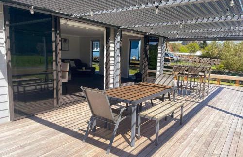 Atiamuri House | New 4 bedroom house to yourself, sleep 12, WiFi, full Air Conditioning