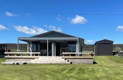 Atiamuri House | New 4 bedroom house to yourself, sleep 12, WiFi, full Air Conditioning