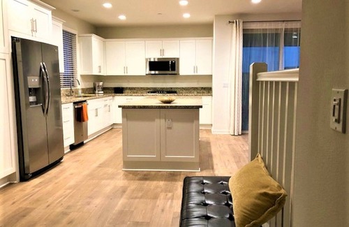 Lake Forest House | New 4 Bedroom House Close to Irvine Spectrum! Resort Style Living!