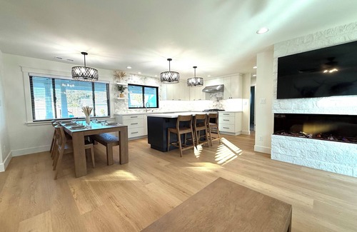 Concord House | NEW 4bd/3ba Luxury Farmhouse + Steam Shower!