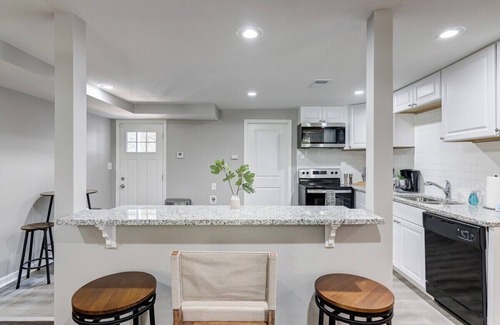 South Kansas City House | New 4BD Hiking+MoutainBikeTrails