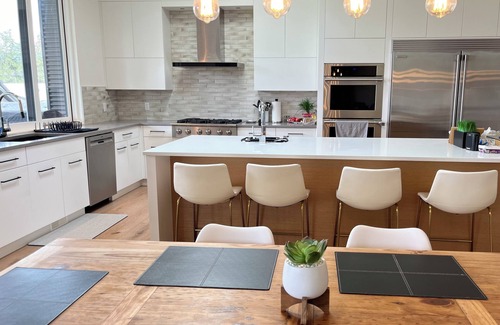 Southwest Mission House | 🏖️☀️NEW! 5 mins to Beaches,Trails,& Wineries. Modern House w/a huge Hot Tub Spa!