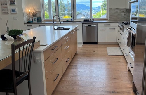 Southwest Mission House | 🏖️☀️NEW! 5 mins to Beaches,Trails,& Wineries. Modern House w/a huge Hot Tub Spa!