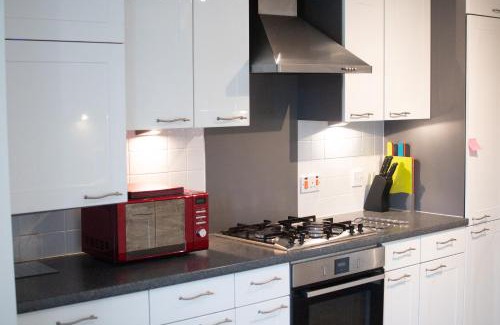 Central Aberdeen Apartment | NEW Aberdeen Holiday Apartment - Entire Use